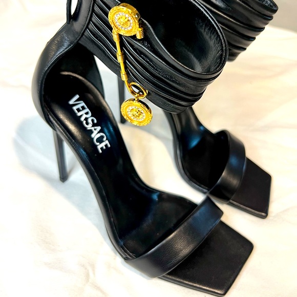 Versace Medusa heels - Picture 3 of 10